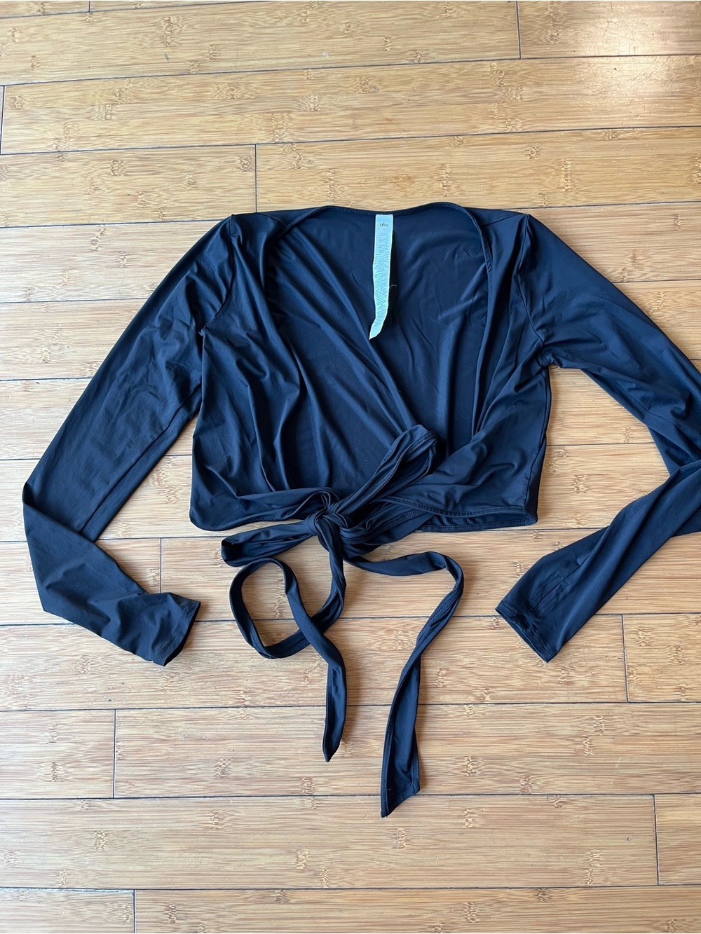 ALO Yoga Black Escalate Wrap Crop Top with Long Sleeves Balletcore - Picture 4 of 9